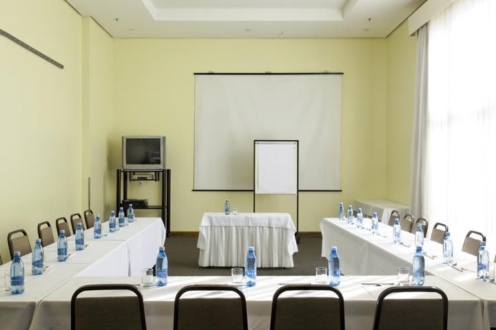 The InterCity Premium PortoAlegre hotel has four meeting rooms