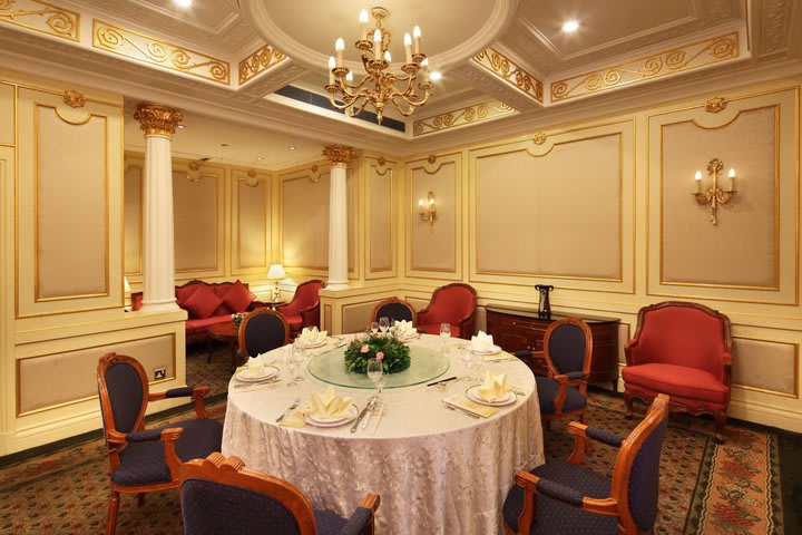 El restaurante Fortune Palace del Jin Jiang Hotel Shanghai tiene salones privados decorados con temas internacionales