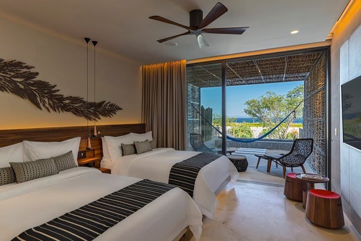 Queen guest room with private pool