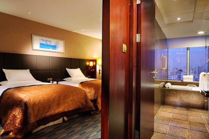 Deluxe double or twin guest room at the Crowne Plaza Beijing Zhongguancun