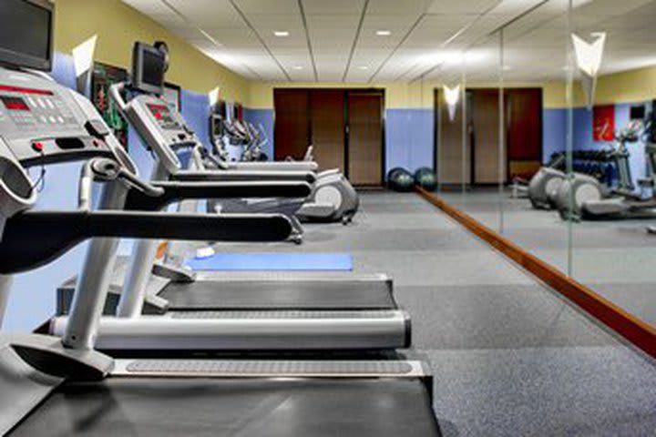 Four Points by Sheraton cuenta con un gimnasio