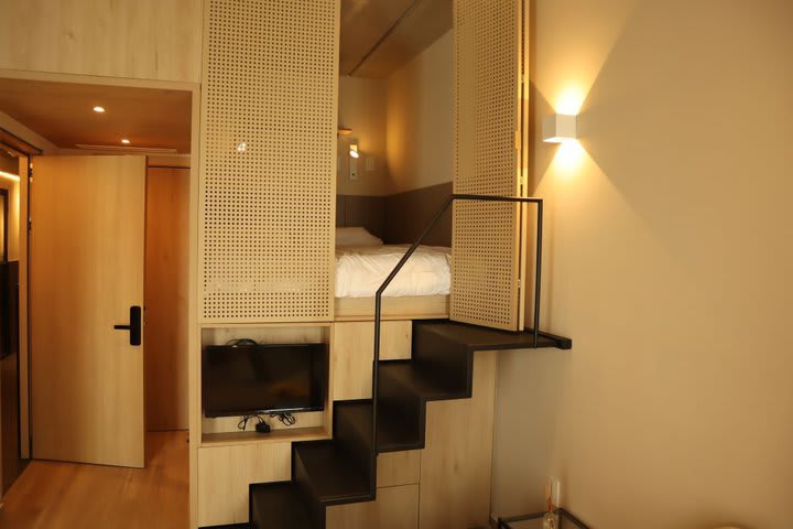 Loft, access to the bed