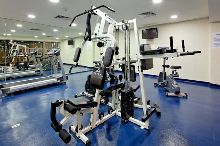 Fitness center at Holiday Inn Express Guadalajara Expo