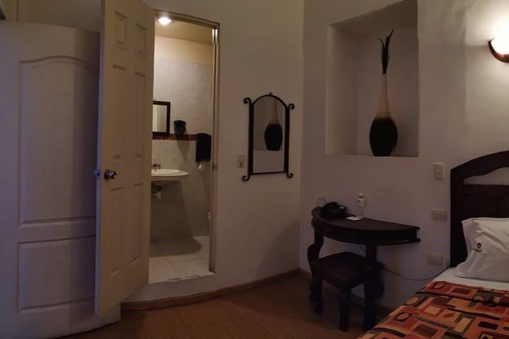 Single guest room