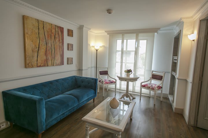 Sitting area in a master suite