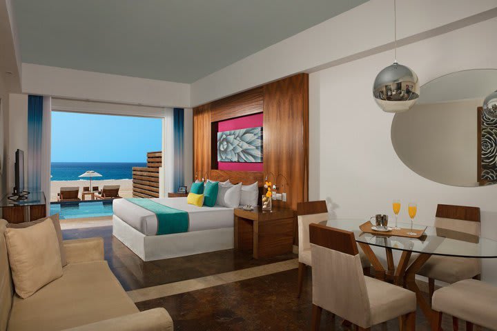 Img - Altitude junior suite swim-up king frente al mar