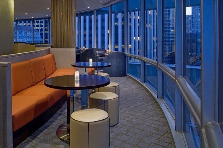 The executive lounge at Hyatt Regency San Francisco offers a 360-degree view