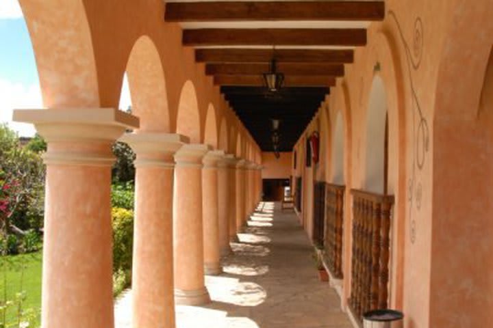 Ample corridors at Rincon del Arco, hotel in Chiapas