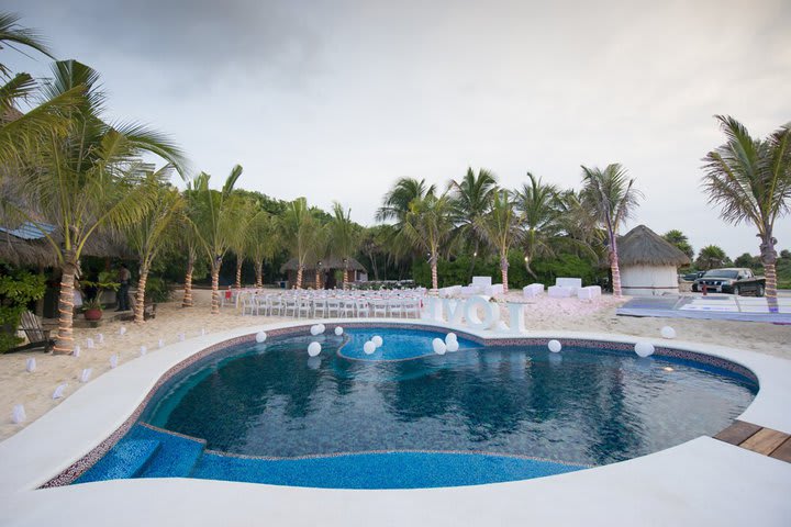 Alberca con forma de corazón en el hotel Ventanas al Mar en Cozumel