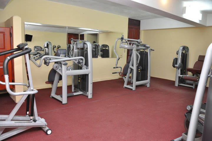 El hotel posee un gimnasio