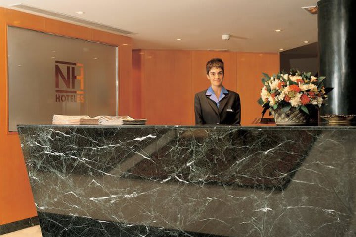 Recepción del hotel NH Alberto Aguilera en Madrid