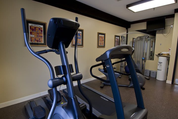 The Best Western Plus Abercorn Inn Vancouver Airport has a 24-hour fitness center