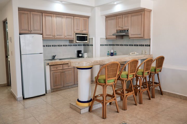 Dining area of an oceanfront accommodation with 1 bedroom