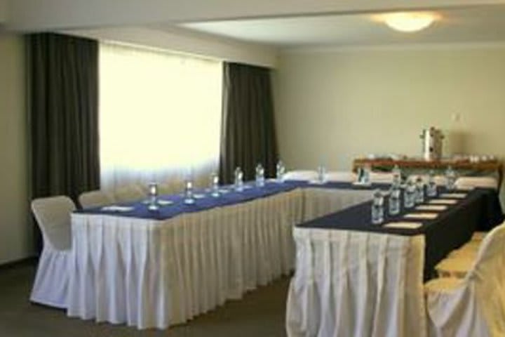 Salón de eventos en montaje de herradura