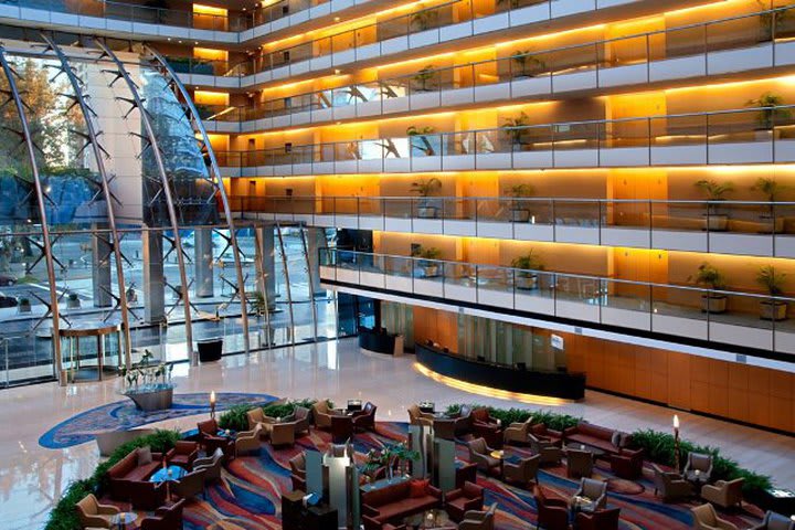 Lobby del hotel Hilton Buenos Aires en Puerto Madero