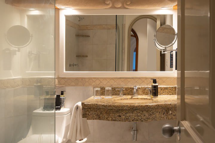 Amenities in a private guest bathroom