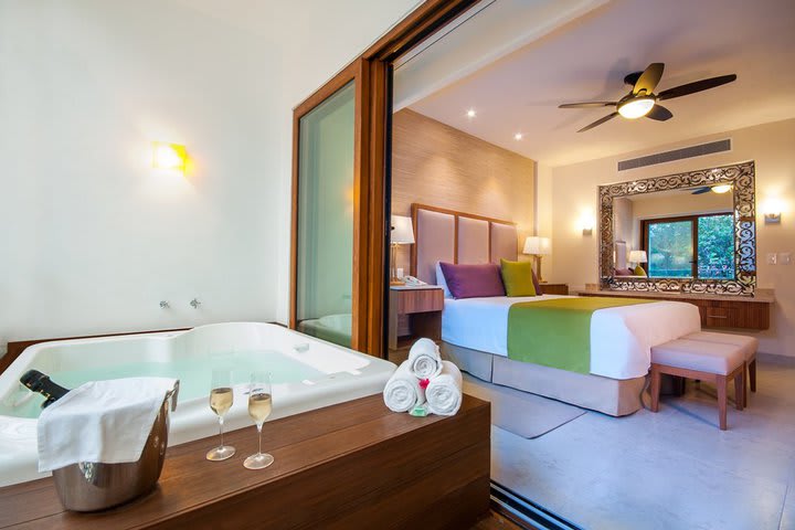 Jacuzzi in a Romance suite