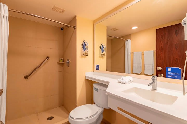 Private guest bathroom