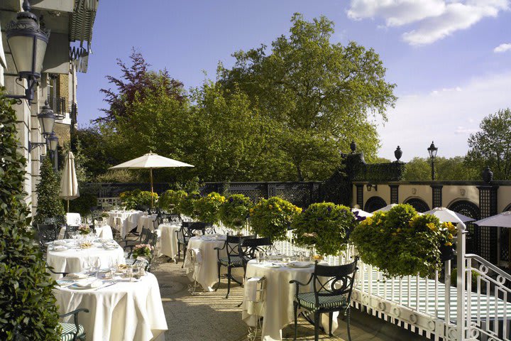 Terraza del hotel The Ritz en el centro de Londres