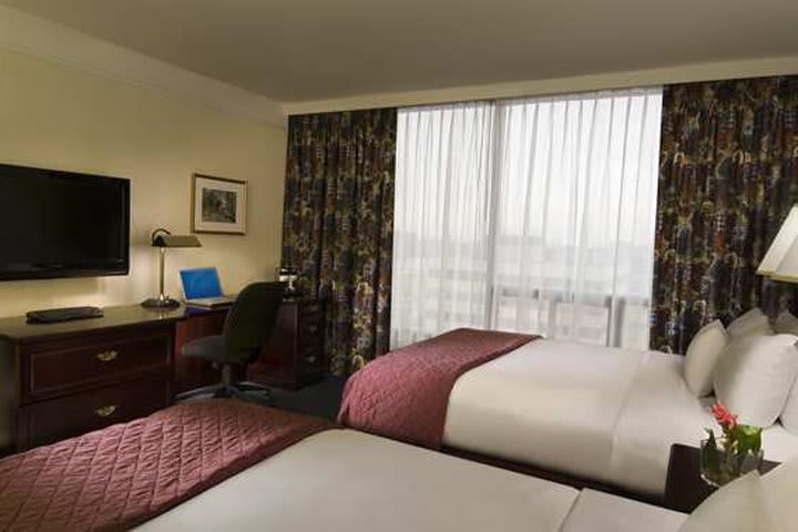 International Plaza Hotel has 433 guest rooms