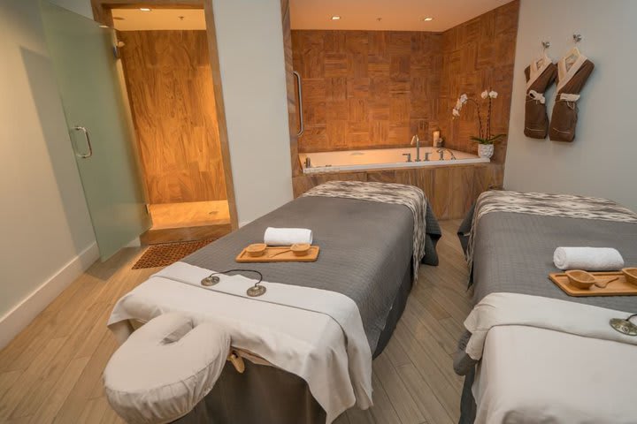 Couples’ treatment room in the Spa