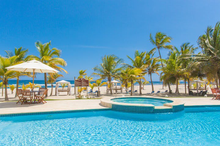 Jacuzzi con vista al mar