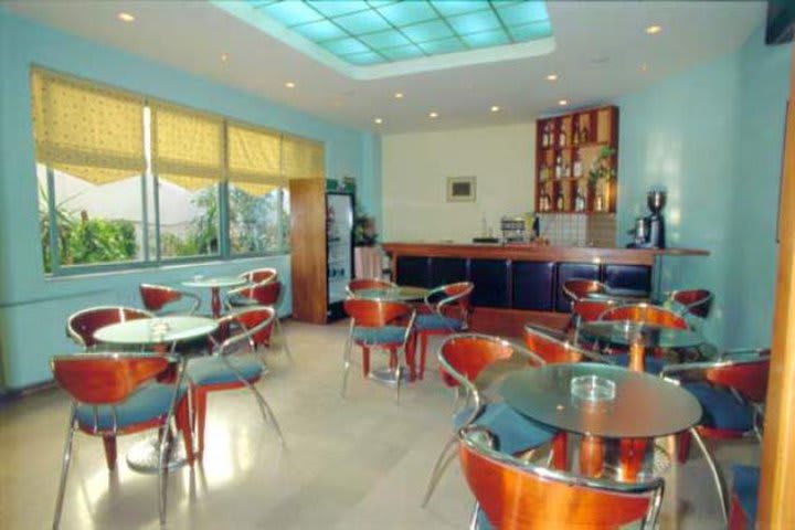 Visita el bar del hotel Apollo en Atenas