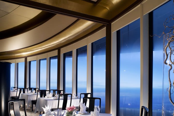 Restaurant with panoramic view at the Pan Pacific Singapore hotel