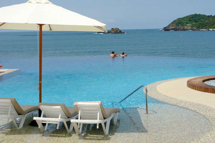 Infinity pool