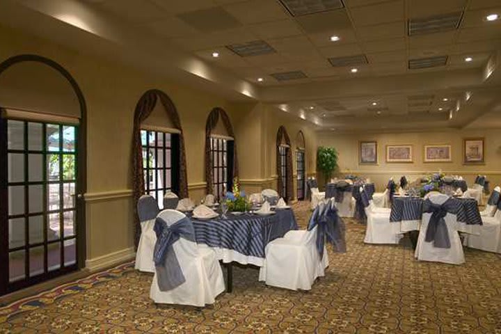 Meeting rooms for 750 guests at the DoubleTree by Hilton San Antonio Airport hotel