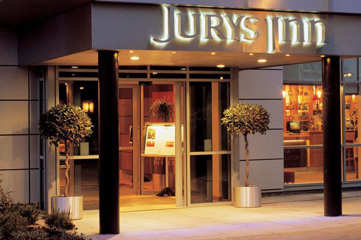 El hotel Jurys Inn London Chelsea se encuentra cerca de la estación Imperial Wharf