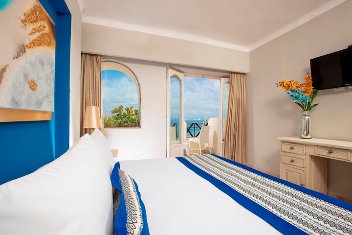 Standard guest room in front of the sea