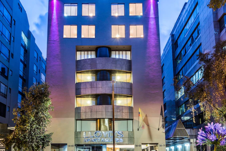 Lloyds Apartasuites Parque 93