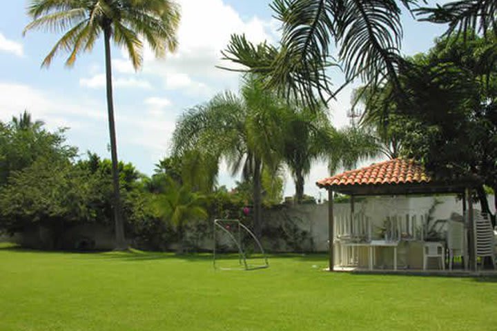 Parador de Manolos is just 10 kilometers (6 mi) from Cuernavaca, Morelos