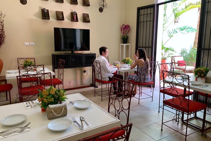 TV en el salón de desayunos