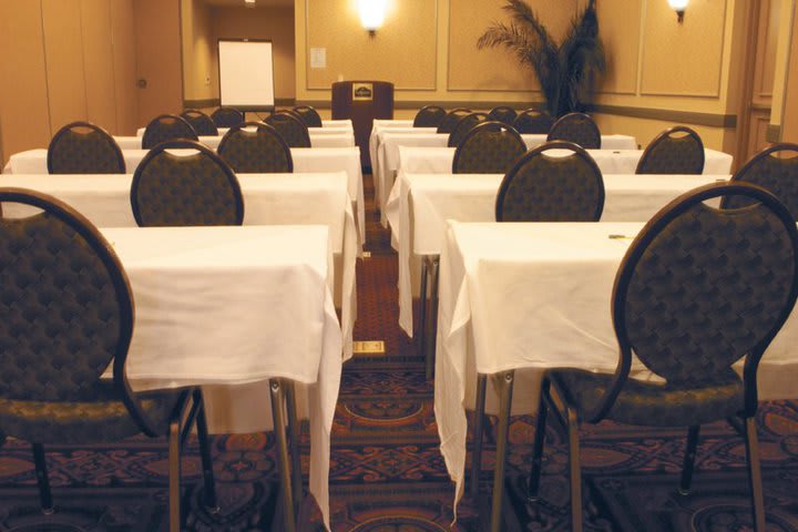 Salón de eventos en el hotel La Quinta Inn & Suites en San Antonio