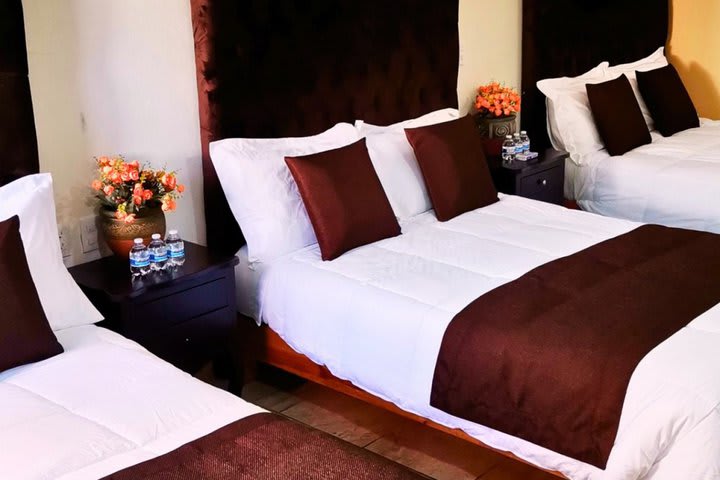 Sextuple guest room