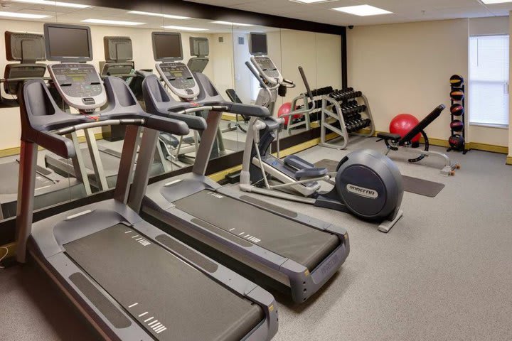 Gimnasio equipado del Homewood Suites by Hilton Orlando - UCF Area