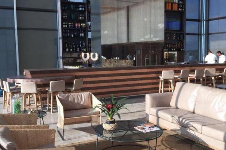 Lobby bar