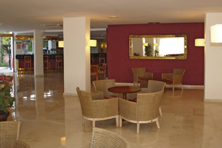 Lobby del Tres Torres, hotel cerca de Ibiza