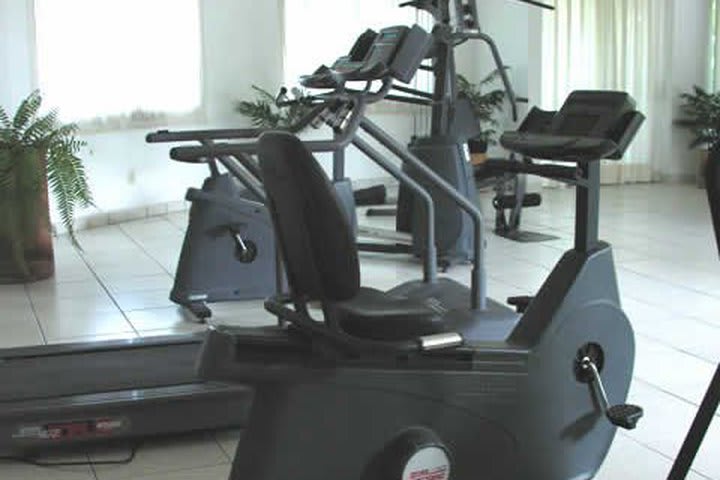 Fitness center at Parador de Manolos hotel in Temixco