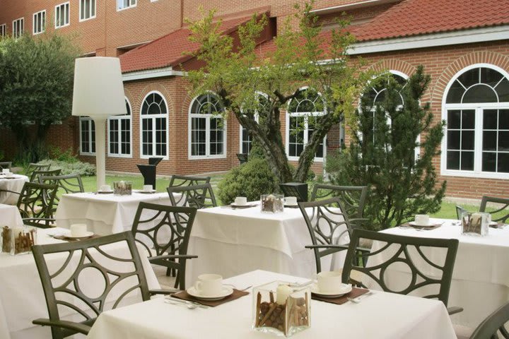 Enjoy your meals on the terrace at the Rafaelhoteles near Atocha metro station