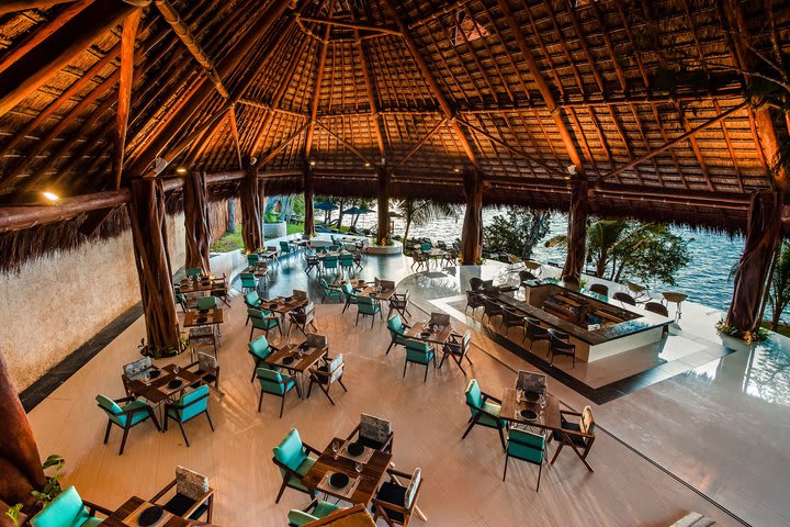 Restaurant overlooking the lake