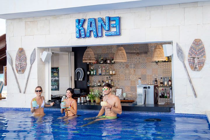 Kane Pool Bar