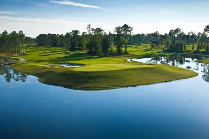 El campo del golf del hotel Waldorf Astoria Orlando