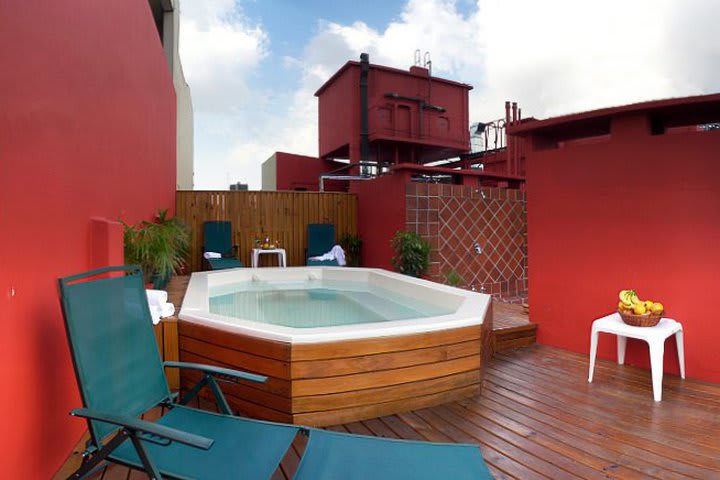 BA Central Hotel cuenta con un Jacuzzi