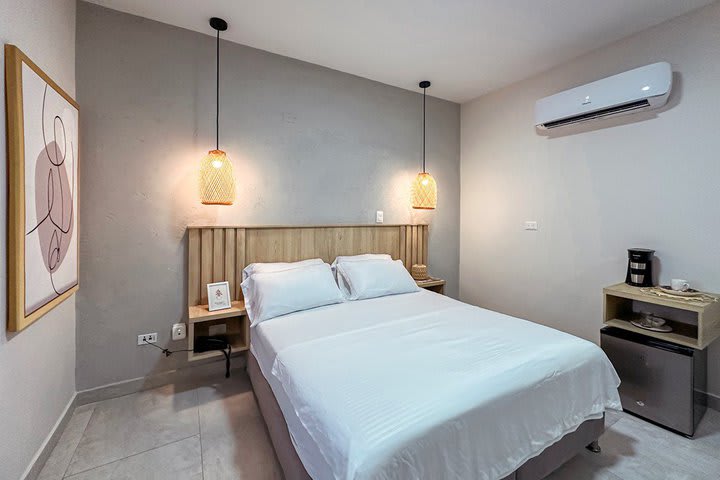 Habitación con cama grande