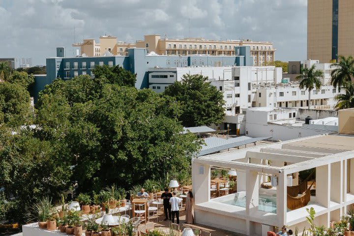 Vista aérea del hotel