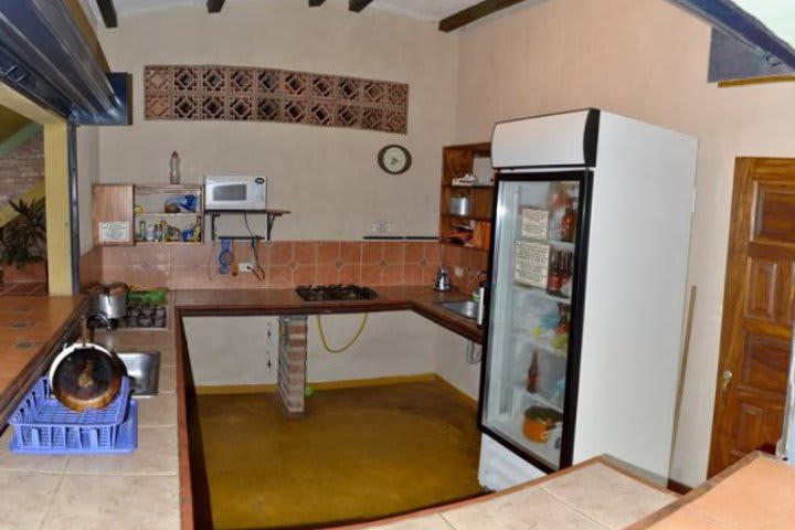 El Hostal La Casa de Felipe tiene una cocina para uso de los huéspedes