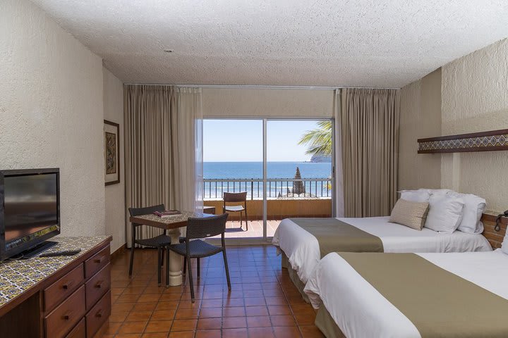 Standard guest room with ocean view